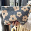 Sacos cosméticos bolsa de maquiagem portátil de pelúcia com zíper bonito floral moda bolsa de embreagem bolsa na moda para lápis