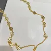 Europa och Amerika trendiga kvinnor designer halsband gult guld pläterat lyxbrev halsband för fest bröllop trevlig gåva