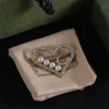 Spille da donna Designer G Spilla a cuore Spille di lusso Gioielli di moda Spille per ragazze Ornamenti di marca Broche Accessori da sposa Broche di perle
