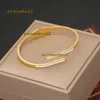 Braccialetti con ciondoli Bracciale rigido in oro 18 carati Bracciale di design 2024 Bracciale di lusso per ragazza Amore Cerchio di diamanti Bracciale classico di marca Confezione regalo per coppia Famiglia di moda