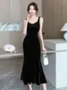 Casual Dresses Sexig rygglös slip Velvet Midi Kvinnors Autumn Winter Elegant Party Prom Dress Kvinnlig ärmlös veckad sjöjungfrukläder