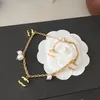 Boutique Pulseras de perlas Regalos románticos para mujeres Pulsera de acero inoxidable Joyería chapada en oro Diseñador de lujo Pulsera de marca Joyería de pareja de alta calidad con caja