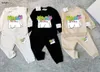 Brand Baby TrackSuits Designer Joks Sumps Suit Rozmiar 66-100 nowonarodzone z kapturem z kapturem i spodnie sportowe Jan10