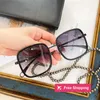 Designer-Sonnenbrillen Double C Kleiner Duft Gleiche Perlenkette Box Flaches Licht Brillengestell Mode Straßenschießen Sonnenbrille CH2195S X6RK