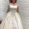 Charmoso vestido de casamento de cetim de renda árabe saudita ilusão mangas compridas com decote em v apliques vestidos de noiva trem catedral plus size vestido de casamento