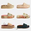 Designer Sandaler Kvinnor tofflor Tjock Soled Non Slip Soft Soled Fashion Home Slippers Women Wear Beach Flip-Flops 35-44