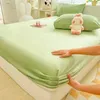 Falda de cama Funda de colchón de terciopelo de leche, Pretector cálido y grueso, ropa de cama de invierno antideslizante para dormitorio, sala de estar, Sábana bajera polar