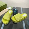 Lüks Tasarımcı Terlik Kadın Yaz Terlik Tasarımcı Erkekler Kalın Sole Terlik Anti Slip Yumuşak Sole Moda Terlikleri Yeni Terlik Sandalet Düz Ayakkabı 35-45