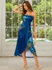 Casual Dresses 2024 Sommar för kvinnor flerfärgad abstrakt tryck Bandeau Ruched Slit Tube Dress Vestidos Mujer Midi Robe