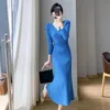 Elegante en mooie damesjurken Herfst vrouwelijke kleding Blauwe trui met lange mouwen Gebreide jurk Koreaans avondfeest 240111