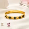 Banhado a ouro trevo de luxo pulseiras novas mulheres presente pulseira estilo moda charme pulseira de aço inoxidável jóias de alta qualidade com caixa boutique pulseira