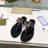 Slipare Designer Sandaler Stylish Slipper Woman Flip Flops Högkvalitativ Slip Ons med klassiska plattskor Thong Slippers Design Finns i EU-storlekar 35-42