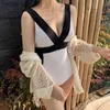 Costume da bagno donna sexy con scollo a V Chic 2023 costume da bagno push up patchwork bianco e nero da donna ritagliato costume da bagno bikini hot spring YQ240112