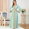 Vêtements ethniques Femmes Broderie Robe à col en V Musulman Abayas Tempérament décontracté Moyen-Orient Style Simple Robe à manches longues