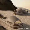 Frauen Dicke Sohle Sommer Strand Am Meer Rutschen Badezimmer Anti Slip Slipper Weiche Sandalen Mode Ultra Licht Brief Schuhe Große herren hausschuhe