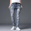 Дизайнерские мужские джинсы, модные весенне-осенние новые свободные прямые мужские джинсы с вышивкой, светло-серый бренд, альтернативная повседневная одежда FFCK