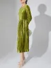 Miyake Fold 2024 Spring Long-Sleeved Dress High-End Temperament Round Neck Green Canary Long kjol 240112
