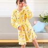 Kindergewaden voor 2-6 jaar Baby Kinderpyjama Jongens Meisjes Cartoon Nachtkleding Badjassen Kinderen Babygewaden met capuchon Flanel Nachtkleding 240111