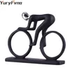 YuryFvna Statua della bicicletta Campione Ciclista Scultura Figurina Arte astratta moderna Atleta Decorazioni per la casa Decorazione della stanza Ornamenti 240111