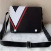 Lujos Bolsas de moda Diseñadores Bolsas Bolsa para hombre Messenge Bolso Maletín Laptop Hombro Cinturón de cuero genuino Bolsa de cintura Mens Bumbag Mochila Monederos