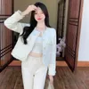 XPQBB Spring White Tweed Jacket Women Women Korean Fashion Golden Singlevedved Coat Short Ladies Bolsets de manga comprida 240112