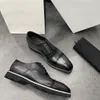 Ontwerper's nieuwe heren zakelijke kleding lederen schoenen handgemaakte kleurrijke vetersluiting laag uitgesneden Oxford schoenen reliëf merk luxe mode