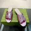 Designer sandaler glider lyxiga sommartorgshälssandaler för kvinnor flickor mode patent läder klassiska diamantspänne sandaler och tofflor stor storlek 35-42