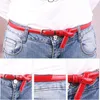 Bälten 1pc Candy Color Leather Belt Womens Sweet Pu tunn Skinny midjeband Justerbar kvinna smal för kläddekorativ