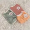 Kattenkostuums Pluche kleding Zacht bont Huisdier Vest Puppy Comfortabel Warm Thuiskostuum Winter Snoep Kleur Harig