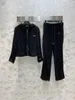 Женские спортивные костюмы Дизайнерский новый 2024 треугольный комплект из двух предметов женский пальто куртка брюки брюки-карго йога широкий сексуальный костюм для отдыха спортивные комплекты для нарядов подарок VMNO