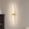 Lâmpadas de parede Luxo LED Linha Lâmpada Moderna Long Room Decor Sconce para Quarto Living Background Decoração Interior Luz Lustre