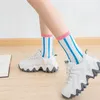 Meias femininas 3 pares de algodão arco-íris casual tripulação rua listra grade japonês estilo universitário feminino tubo médio