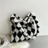 Sacs de soirée Sac fourre-tout en peluche coréen 2024 Mode Plaid Épaule Haute capacité Casual Sweet Girl Bandbody Simple Bolsas De Mujer