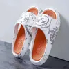 Gratis fraktdesigner Casual Platform Slides tofflor Män Kvinna Anti Slip Wear-Resistent Sandalia Sandaler Flat Summer Beach Shoe