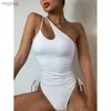 Maillots de bain pour femmes 2022 Été Nouvelle bandoulière asymétrique Sexy Bikini élastique froncé une pièce maillot de bain femme YQ240112