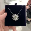 Swarovskis Collier Designer Femmes Top Qualité Pendentif Colliers Battant Coeur Fleur Yang Magique Daisy Collier Femelle Élément Cristal Collier Chaîne