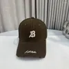 Gorras de bola Circunferencia de la cabeza grande Estilo coreano Letra de mujer Ib Bordado Arrancado Corona dura Gorra de béisbol Hombres Ins Moda Peaked