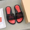 Designer Spikes Chinelos Rebites Sandálias de Camurça Homens Impressos Slides Sapatos Baixos Verão Vermelho Sola Grossa Ao Ar Livre Sandália Tamanho 38-46 Com Caixa