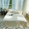 Брендовый зимний супер теплый мягкий коралловый бархатный комплект постельного белья, однотонный белый плюшевый чехол, стеганая юбка-кровать с помпоном 240111
