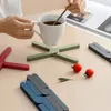 Tappetini da tavolo Tappetino in silicone pieghevole Supporto a croce creativo Tovaglietta antiscivolo Resistente ai piatti Tappetino da cucina Forniture da cucina