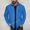 Chaqueta de hombre con cremallera de manga larga a cuadros Waffle de gama alta con insignia de triángulo invertido de estilo de diseñador de marca europea y americana Chaqueta casual de otoño para hombre de calle principal