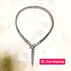 ペンダントネックレスデザイナーコレクションスタイルディナーパーティーチョーカーネックホールネックレスの設定フルダイヤモンドメッキの金色の蛇の蛇のような広いネックレス