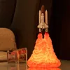 Light Lights 3D LED Bedroom Lamp Lamp Space Rocket Rocket Night Light USB مصابيح مكتب فضاء قابلة للشحن لعيد الميلاد هدية عيد ميلاد YQ240112