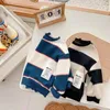 プルオーバー子供セーターベビーセーター韓国語バージョンファッショナブルボーイ長袖の縞模様のセーター子供用衣料品服2401
