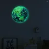 Horloges murales YJJ Glowing Clock Mute Sweep Terre lumineuse Glow dans les autocollants sombres pour les planètes de décoration pour enfants