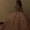 Luksusowe różowe koronkowe sukienki księżniczki Quinceanera Kryształy z koralikami dekolt w kształcie serca z ramion suknia balowa Słodka 16 balowa sukienka urodzinowa Bow Back Corset Vestidos