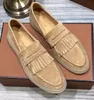 Elegantes hombres para mujer Zapatos de vestir Mocasines de cachemira de alta calidad Diseñadores Hebilla clásica Punta redonda Tacón plano Confort de ocio Cuatro estaciones Zapato de fábrica para mujer