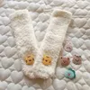 Милые корейские носки для малышей, толстые теплые белые носки для малышей, осень-зима, плюшевые длинные детские носки до колена, противоскользящие носки-тапочки для рождения, 240111