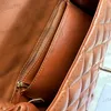 Designer Womens Shoulder Bag 21cm Leather Clamshell Gold Hardware Metal Diamond Handle Luxury Handbag Matelasse Chain Crossbody Bag Makeup Bag Fashion Bags