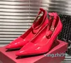 Berömda kvinnliga sandaler pumpar mode en stud metallknapp italienska klassiska spetsiga tår clare sling vit läder designer bröllop fest sandal